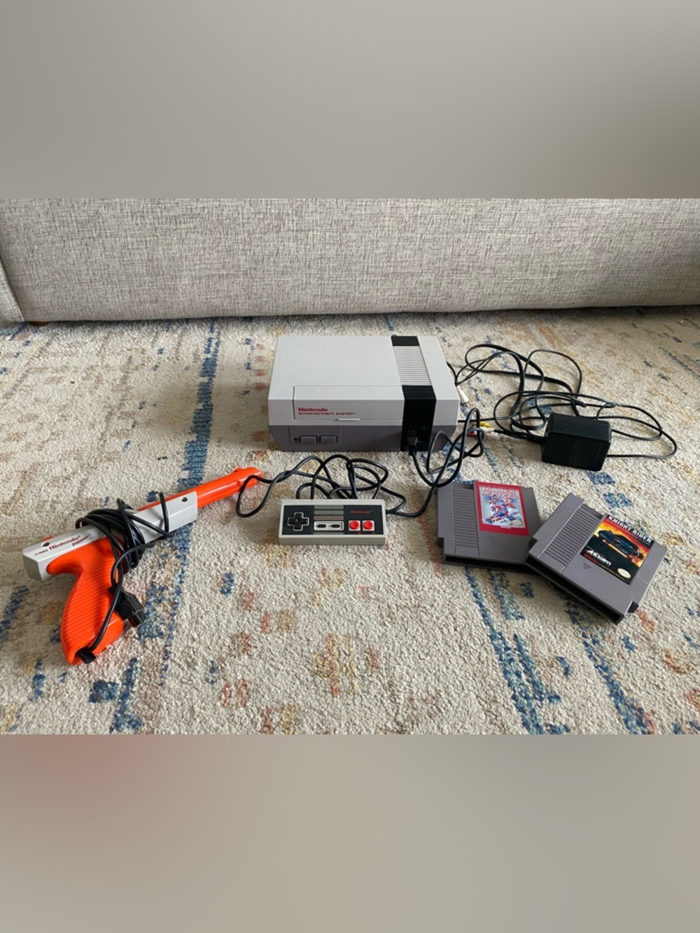 Nintendo NES system with 1 controller, zapper gun and 2 games old school retro
